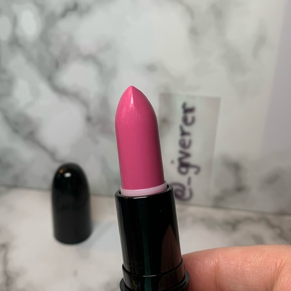 GOODBYE KISS Amplified Creme LE Lipstick MAC - Picture 4 of 14